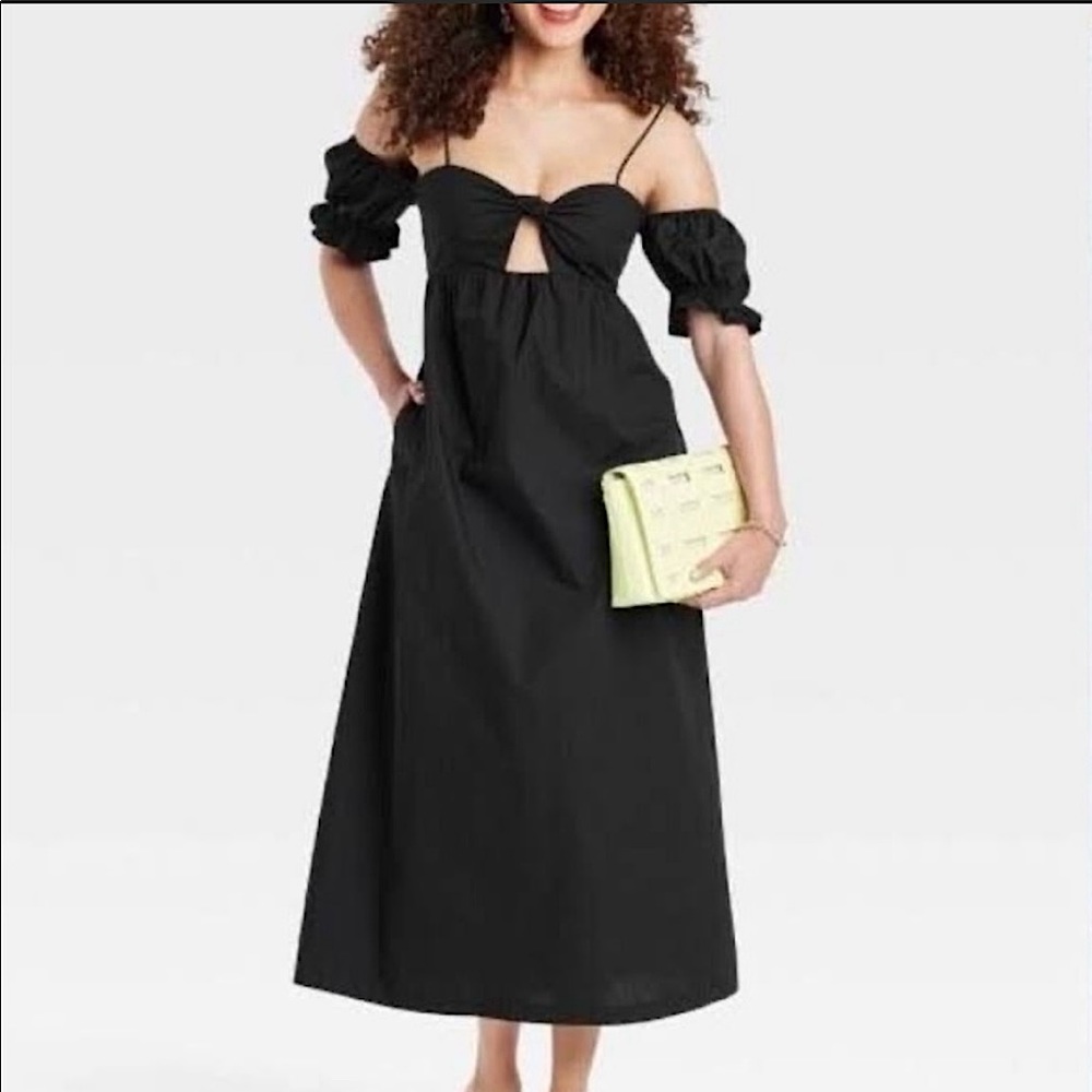 Keyhole Off-the-shoulder maxi dress